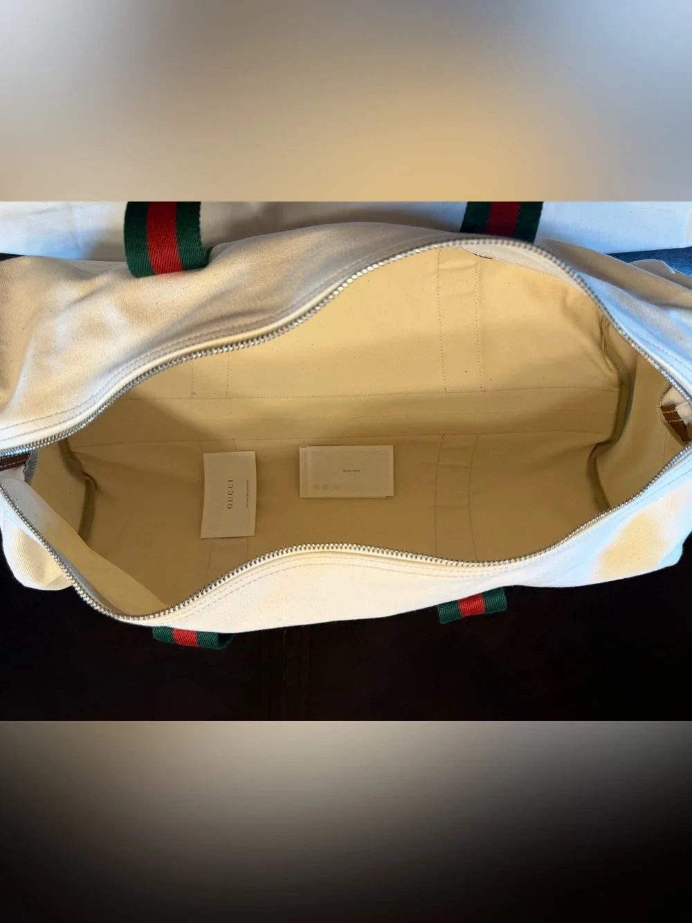 New Authentic Gucci Crest Logo Ivory Canvas Duffle Bag Large